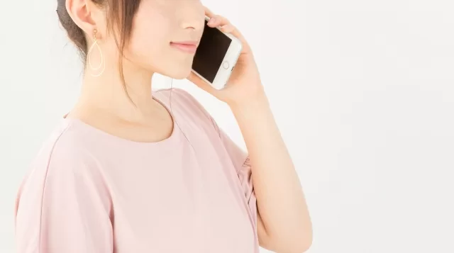 電話をしている様子